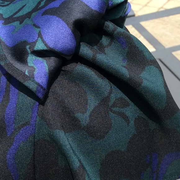 Pretty Black & Green Floral Flowy Dress by LOFT 6 - Picture 3 of 8